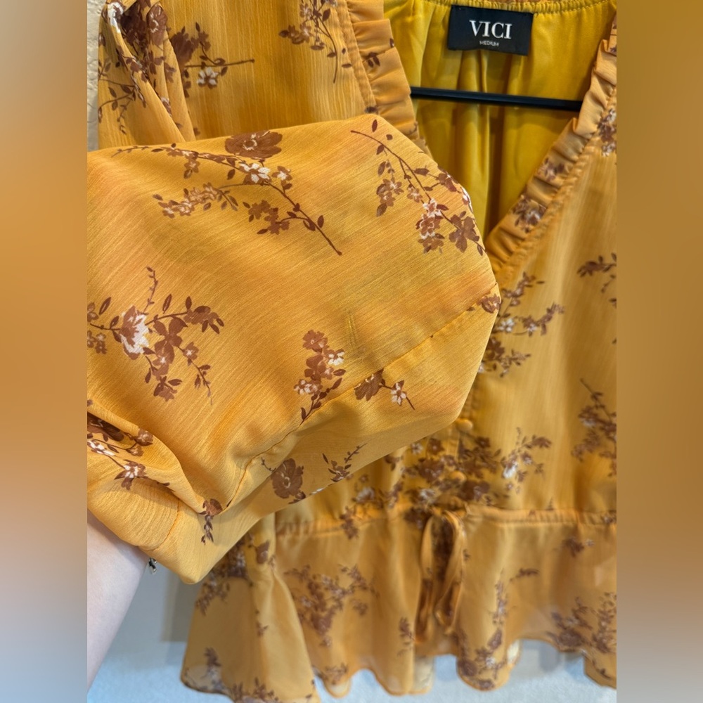 Vici Yellow Floral long sleeve blouse with sheer sleeves and bottom - medium - Picture 4 of 5